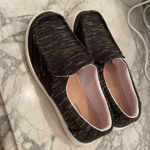 Tommy Bahama slide on memory foam sneakers
